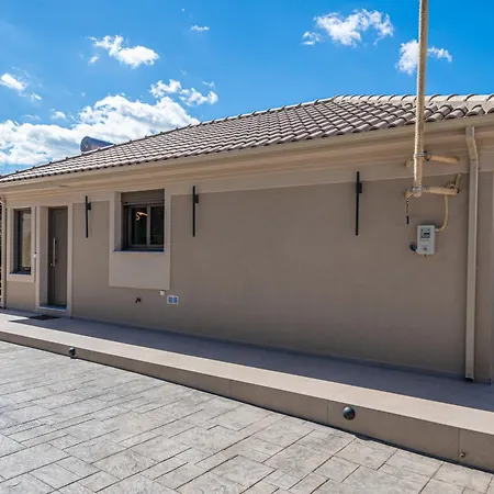 Ariadne's House Nyaraló